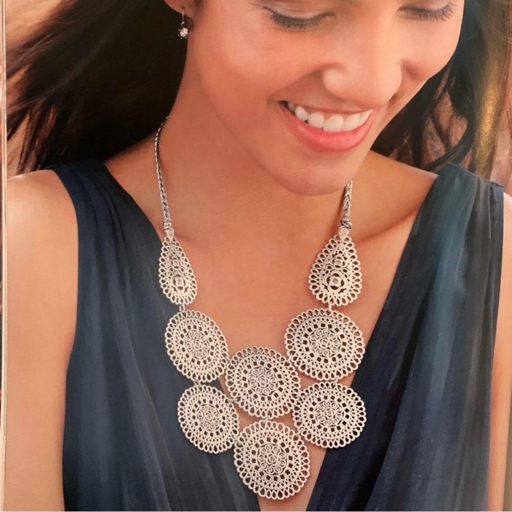Stella & Dot Medina Bib necklace